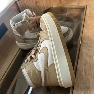 Nike Jordan elevate